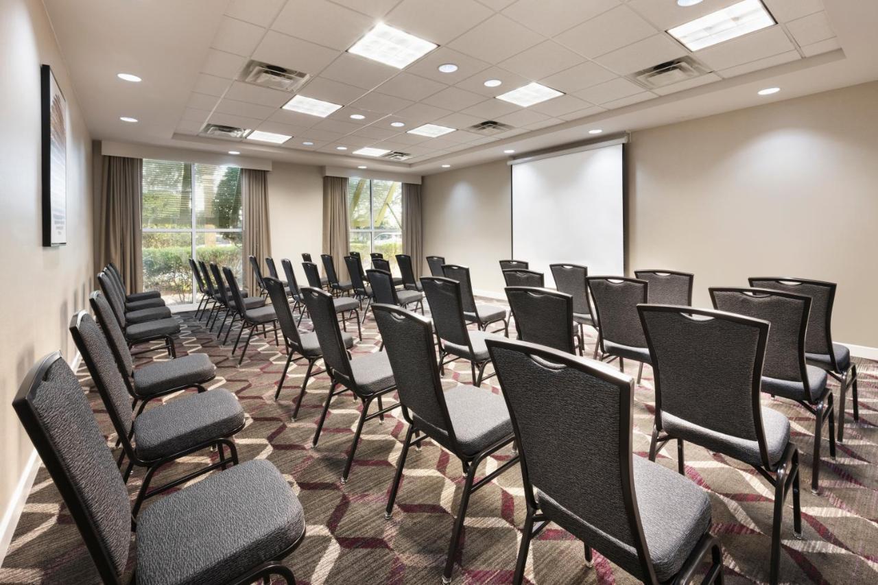 By Marriott Daytona Speedway/airport 3* Daytona Beach